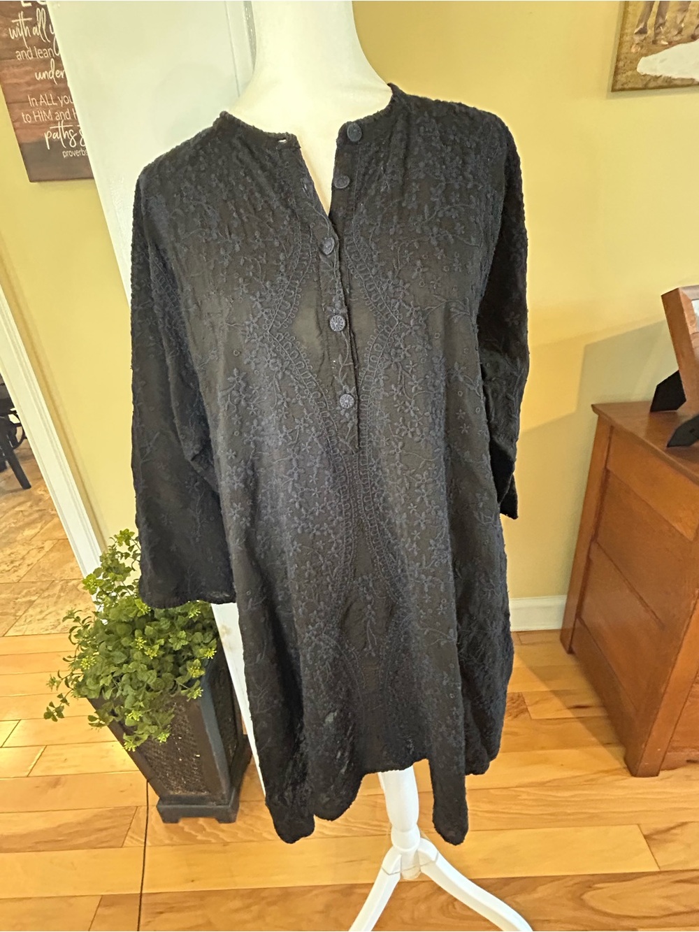 Johnny Was Navy Blue Floral Embroidered Henley Blouse Tunic Top Sz L - Picture 3 of 16